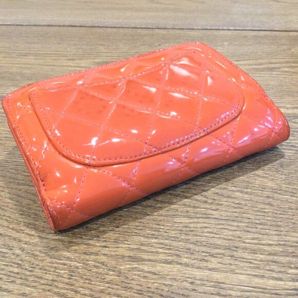 Chanel Patent Quilted Zip Pocket Wallet Coral - Picture 4 of 14